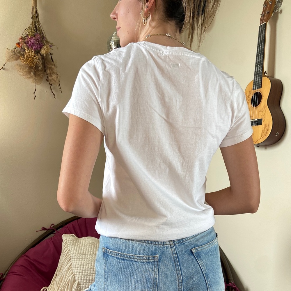 Levi’s Women’s t-shirt | Size M - Picture 2 of 8